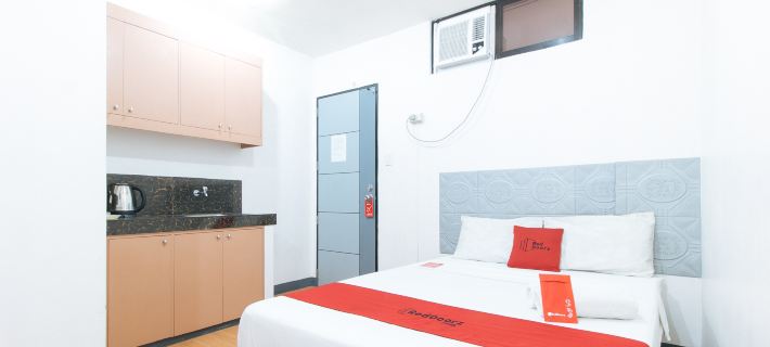 RedDoorz @ CAA Road Las Pinas Hotels in Las Pinas
