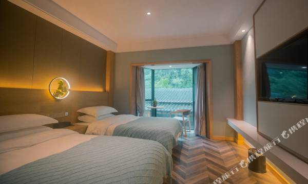 Guilin Taohuawu Mountain House Vacation Apartment