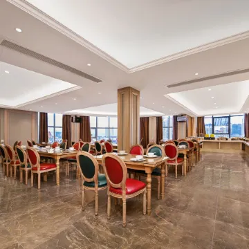 Vienna Hotel (Zhangzhou Xingguo General Park Branch)