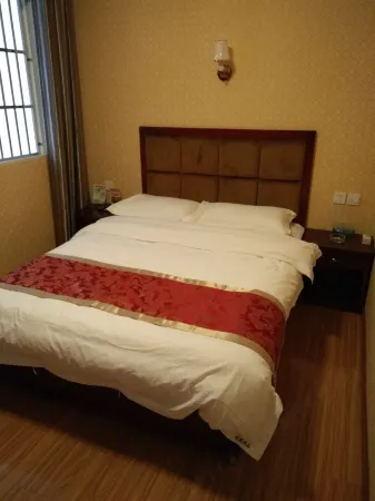 Baoxing Xinyuan Hotel Отели рядом с достопримечательностью «Hongjun Changzheng Fanyue Jiajin Mountain Memorial Hall»