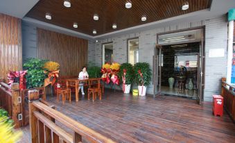 Xiaoyi Inn (Dandong Yalu Jiangbro Bridge Branch)