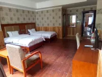 Baoxing Jinlong Hotel