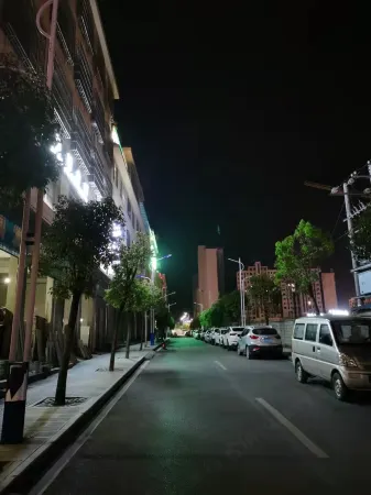 Qinglong Yishang Hotel Отели рядом с достопримечательностью «Anti-war Cultural Square»