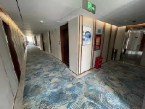 Holiday Inn Tselebari Hotels in Qira