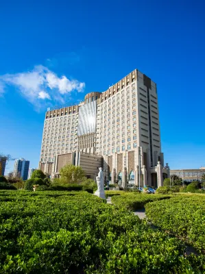 Anyang Huaqiang Nuohuating Hotel (Cultural and Sports Center Stadium) Hotel in zona James Mellon Menzies Former Residence