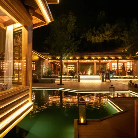 Jiuru Mountain Hongyanrong Wooden Barrel Homestay
