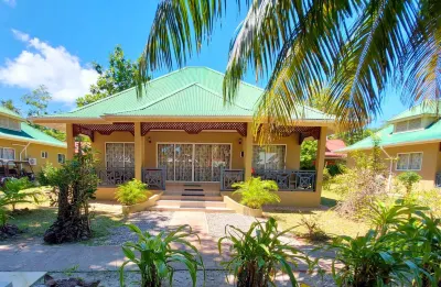 Hostellerie la Digue Hotels near Coco Island
