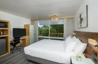 Grand Naniloa Hotel, a Doubletree by Hilton Hotels in Hilo