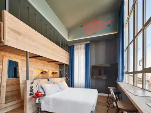 The Modernist Hotel