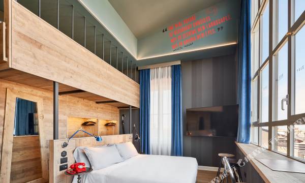 The Modernist Hotel