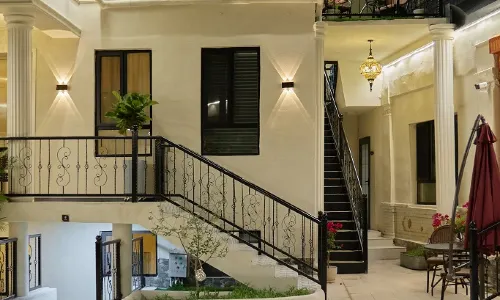 Yining Huatian Bieyuan Homestay (Liuxing Street Scenic Area)