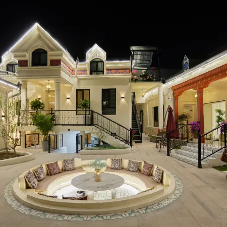 Yining Huatian Bieyuan Homestay (Liuxing Street Scenic Area)