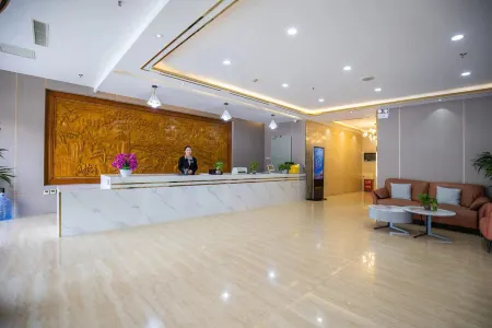 Silk Road Light Hotel (Wuwei Pedestrian Street Railway Station) Отели рядом с достопримечательностью «Xijiao Park»