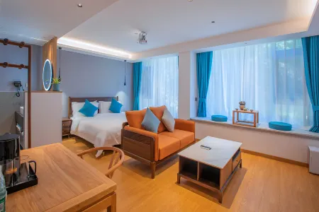 Locomotive Mountain B&B (South Gate of Huangshan Scenic Area)