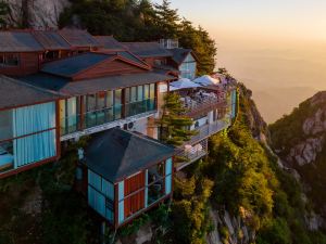 Laojunshan Zhenyun Cliff View B&B