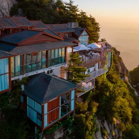 Laojunshan Zhenyun Cliff View B&B