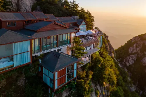 Laojunshan Zhenyun Cliff View B&B Hotels in Luanchuan