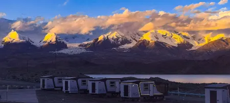 Buzhoushan Karakul Lake View Resort