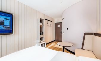 HanTing Hotel (Beijing Shijingshan Gucheng Subway Station)