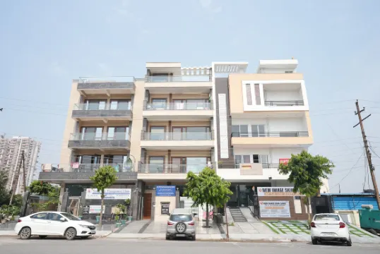 굽타 레지던시, 아즈나라 헤리티지 근처