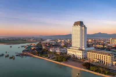 Meliá Vinpearl Quảng Bình Các khách sạn gần Trường Chính trị Quảng Bình
