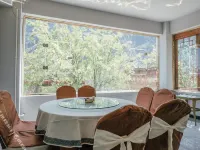 Zhuozhuo Moyuan Homestay Hotel di Danba