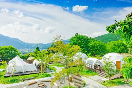 The Village Yufuin Onsen Glamping Отели рядом с достопримечательностью «Yufuin Onsen»