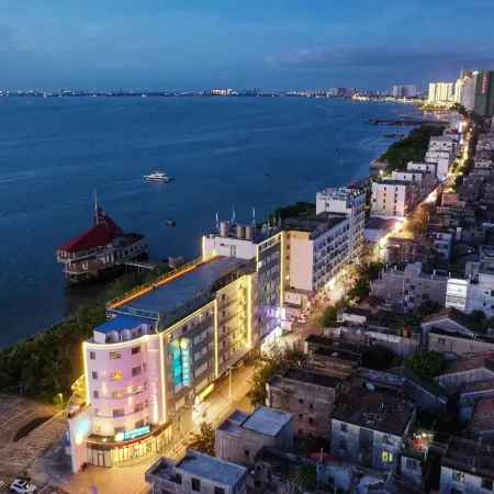 Beihai Yihai Qingcheng Seaview Hotel (Old Street Underwater World Shop) Отели рядом с достопримечательностью «Пляж Силвер»