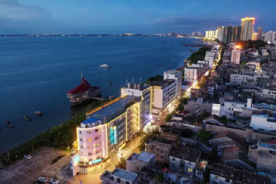 Beihai Yihai Qingcheng Seaview Hotel (Old Street Underwater World Shop)