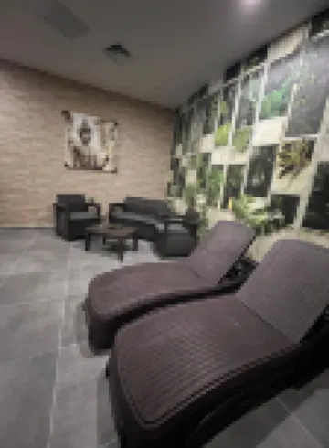 Spa, Gym, Pool, Netflix Included, Central