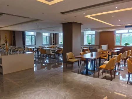 Lanting Hotel (Alxa High-tech Zone) Отели рядом с достопримечательностью «Huanghetan Island»