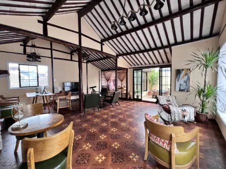 Yunlu Music Homestay (Zhujiajiao Scenic Area) Отели рядом с достопримечательностью «Zhujiajiao Post Office»