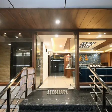 HOTEL HALLMARK