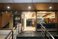 HOTEL HALLMARK