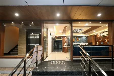 HOTEL HALLMARK Отели рядом с достопримечательностью «Jagmandir Palace»