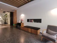 Lezhu Hotel (Xiangyang Wal-Mart Minfa Plaza)