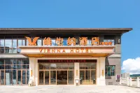 Vienna Hotel (Guangyuan Cangxi Branch) - parking