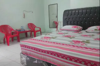 OYO 93268 Maradona Guest House Hotels near Tanah lapang binjai