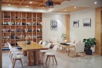 Karas & Inès' Hotels in Tiantai