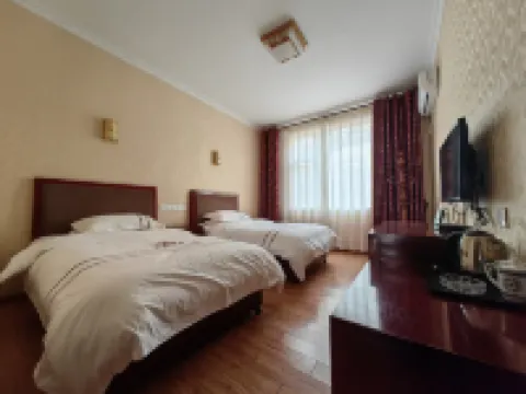 怡馨エコノミーホテル 松潘（黄竜九寨高速鉄道駅） 川主寺鎮周辺のホテル