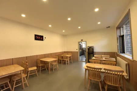 Lingchuan Shiguang Courtyard Homestay Отели в г. Линчуань