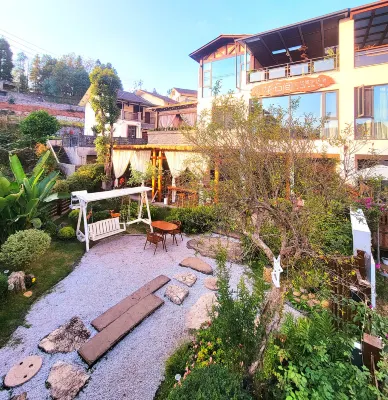 Huashijian Nature Aesthetics Homestay Hotel dekat Jinfoshan Rare Botanical Garden