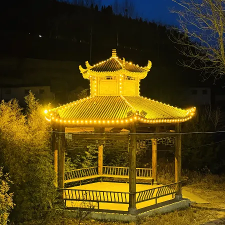 Shunxiang Chinese Courtyard Mountain View Homestay