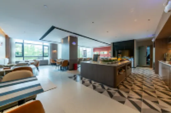 Echarm Hotel (Lhasa Municipal Government Tibet University)