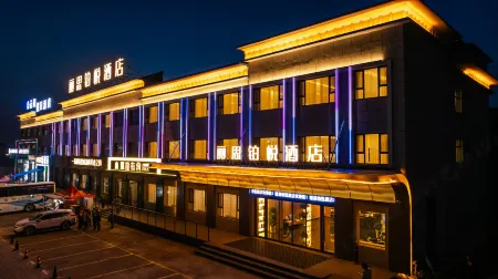 Nalati Lisi Platinum Hotel Отели рядом с достопримечательностью «Nalati Raspberry Town»