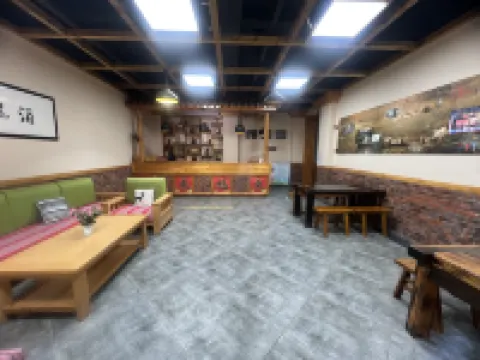 Zui Ju Wine Culture Themed Homestay Hotels in Huzhu