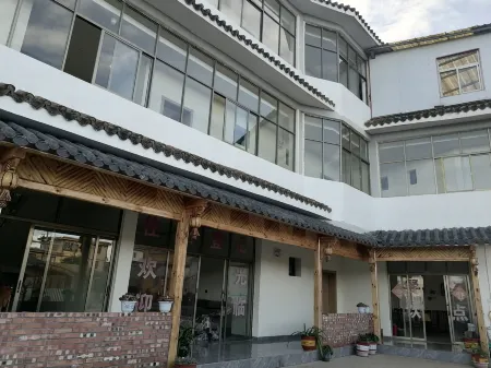 Hongtudi Zhongxin Photography Hostel Отели рядом с достопримечательностью «Dongchuan Red Land»