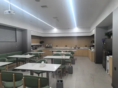 Manji Hotel Отели рядом с достопримечательностью «Jiaozuo University»