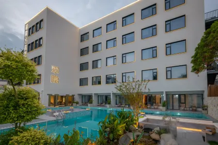 The Green Hidden Wanjia Hui Resort Hotel (Shaoxing Lu Xun's Hometown Cangqiao Zhijie Store) Отели рядом с достопримечательностью «Shen's Garden»