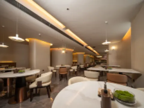 Turpan Guotai Minsheng Plaza Junmin Gongjian Lyuaduo Hotel